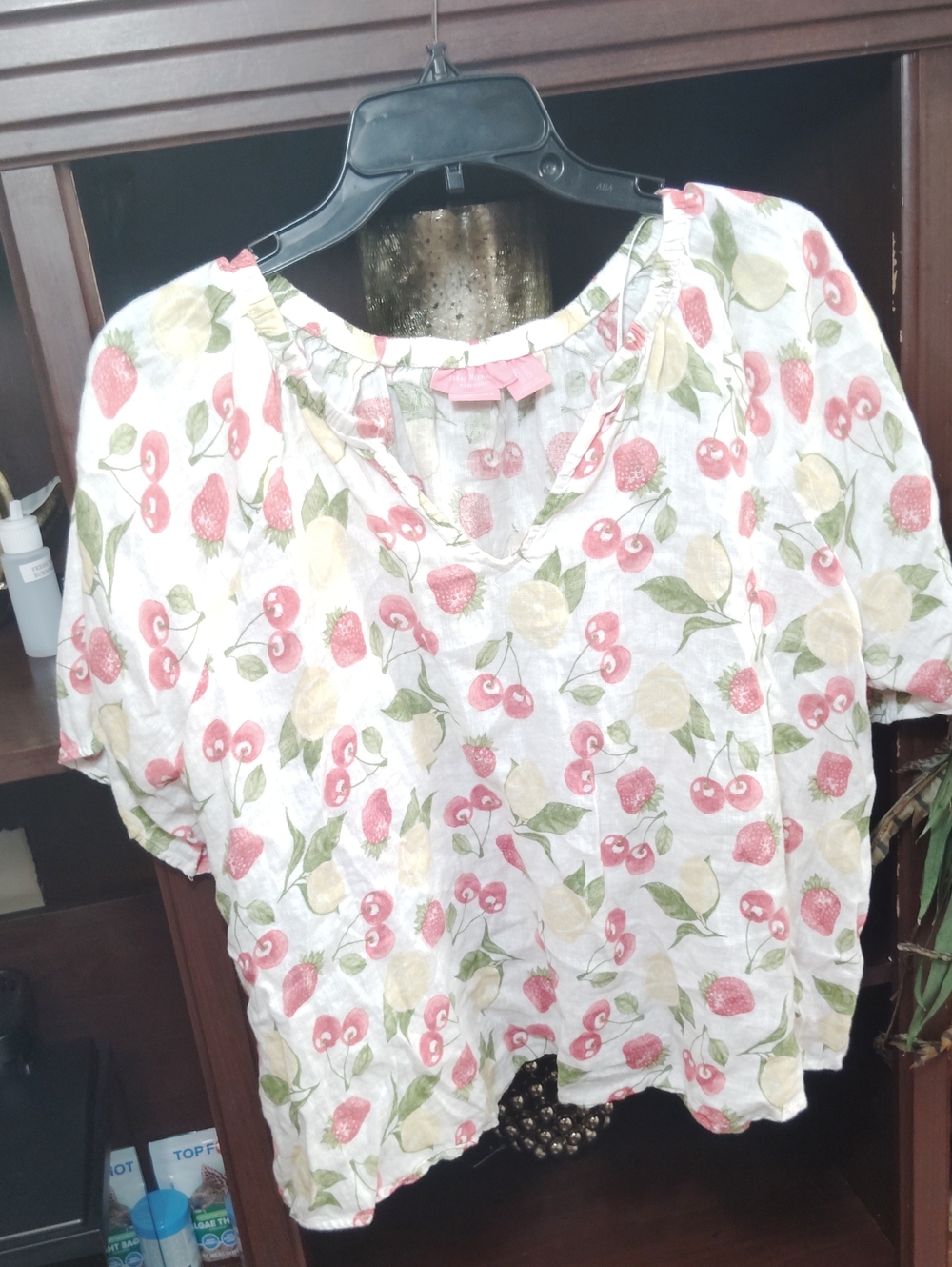 100% Linen Isaac Mizrahi White Short Sleeve Fruit Print Blouse
